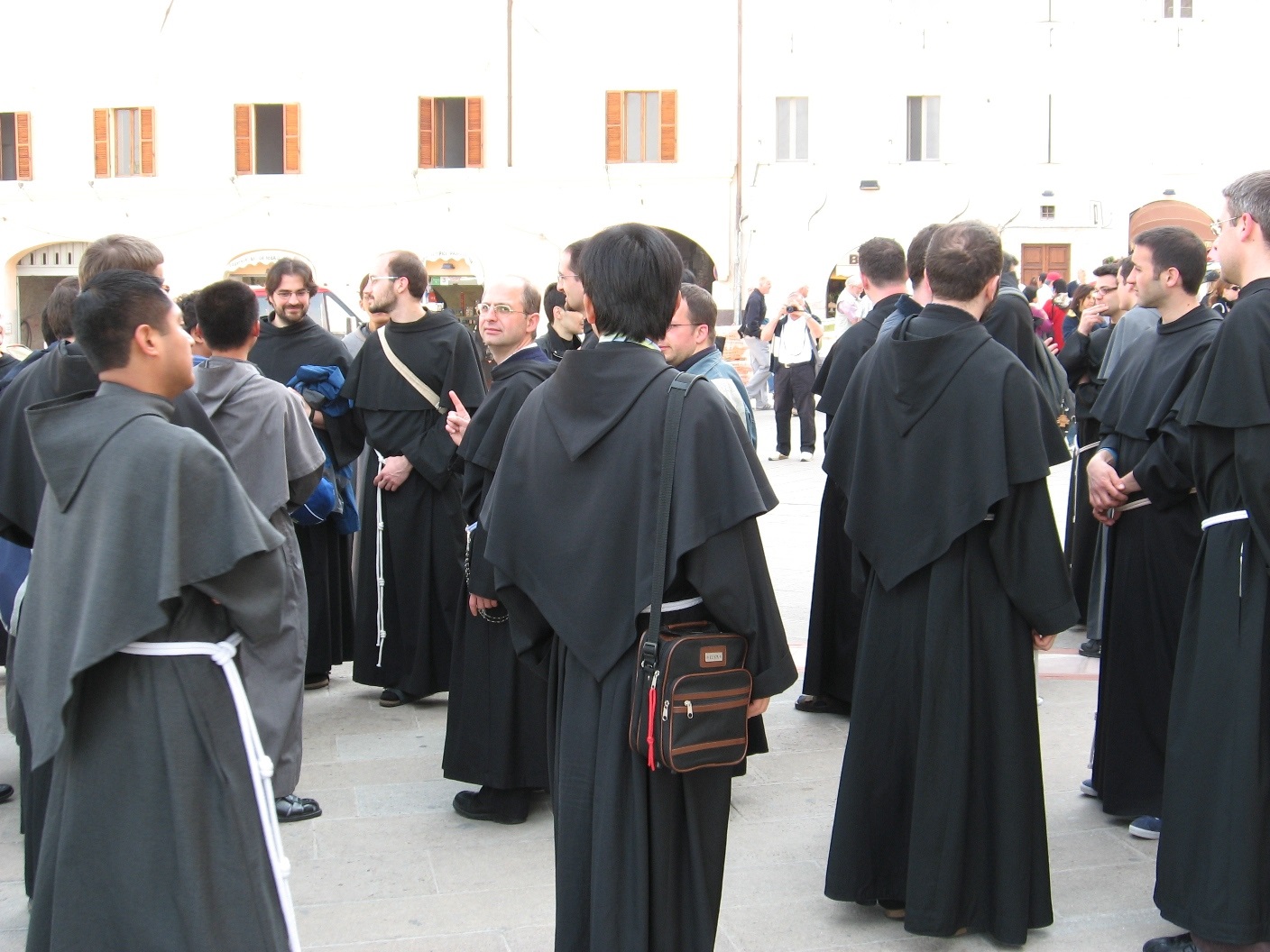 写真　アッシジの修道士たち