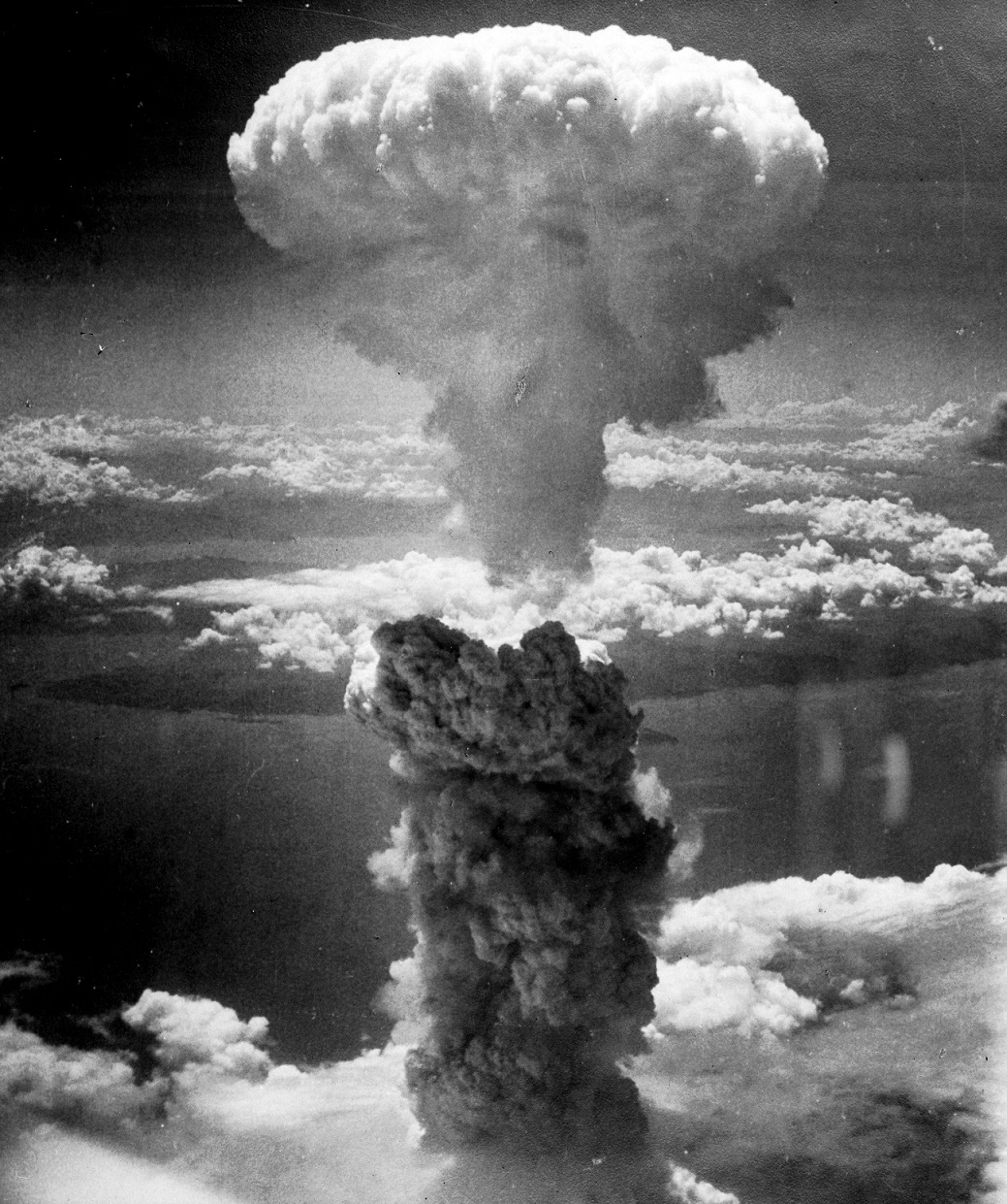 写真　長崎の原爆雲