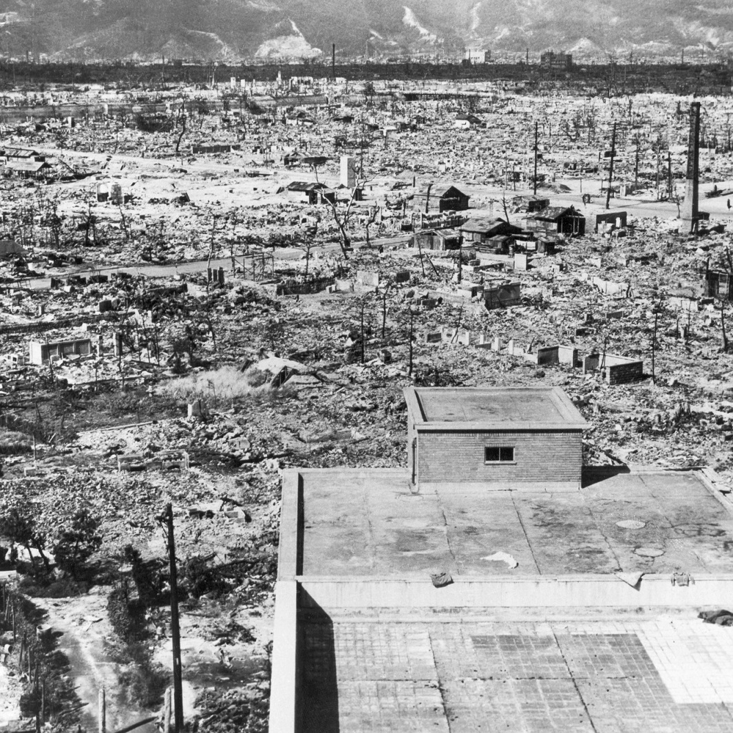写真　原爆投下後の広島の街