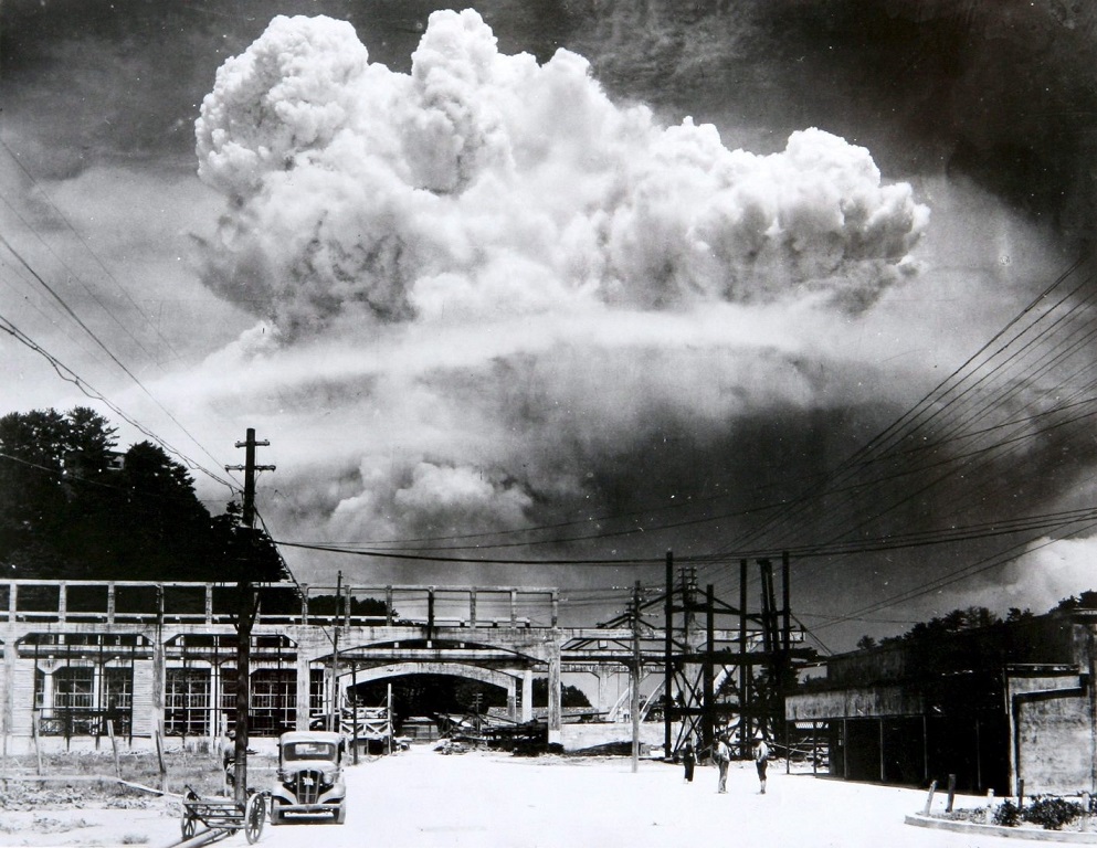 写真　香焼島から見た長崎の原爆